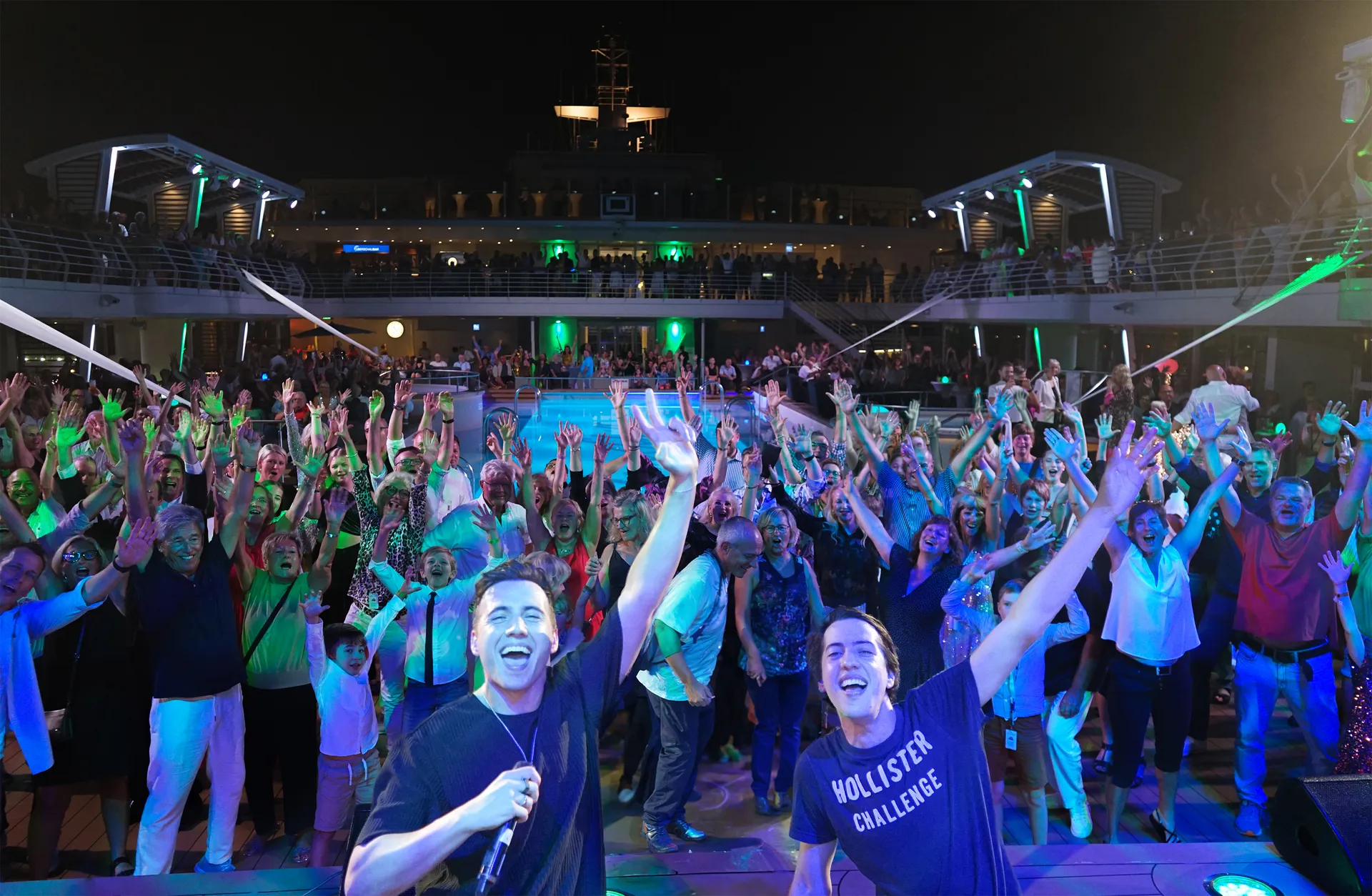 Mitchy und Andre mit begeisterter Crowd